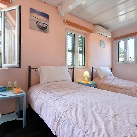 Simons Nest *
