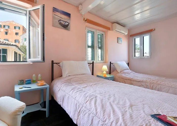 Simons Nest *